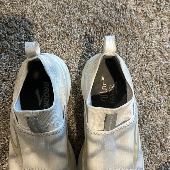 brooks running shoes - Picture 3 of 3